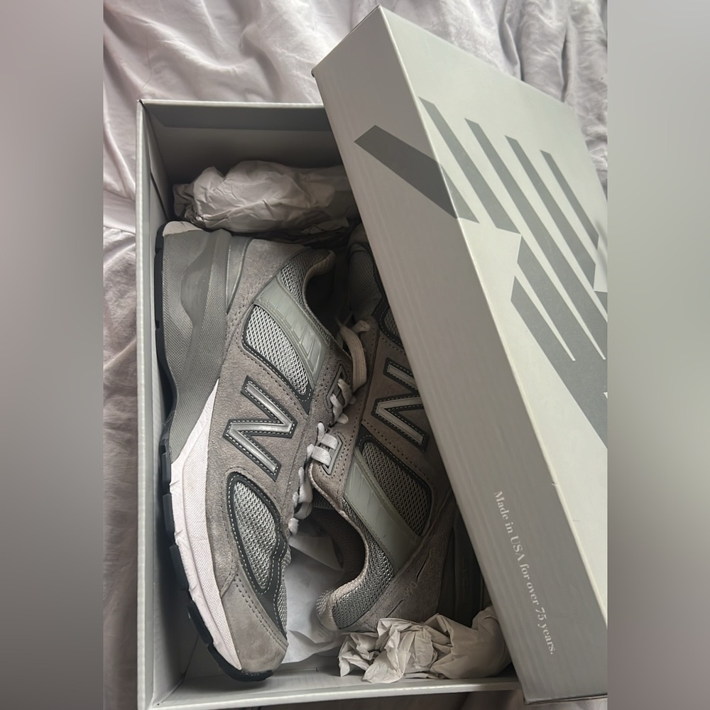 New Balance 990v5 Gray Sneakers Size 6.5 Mens Classic Running Shoes